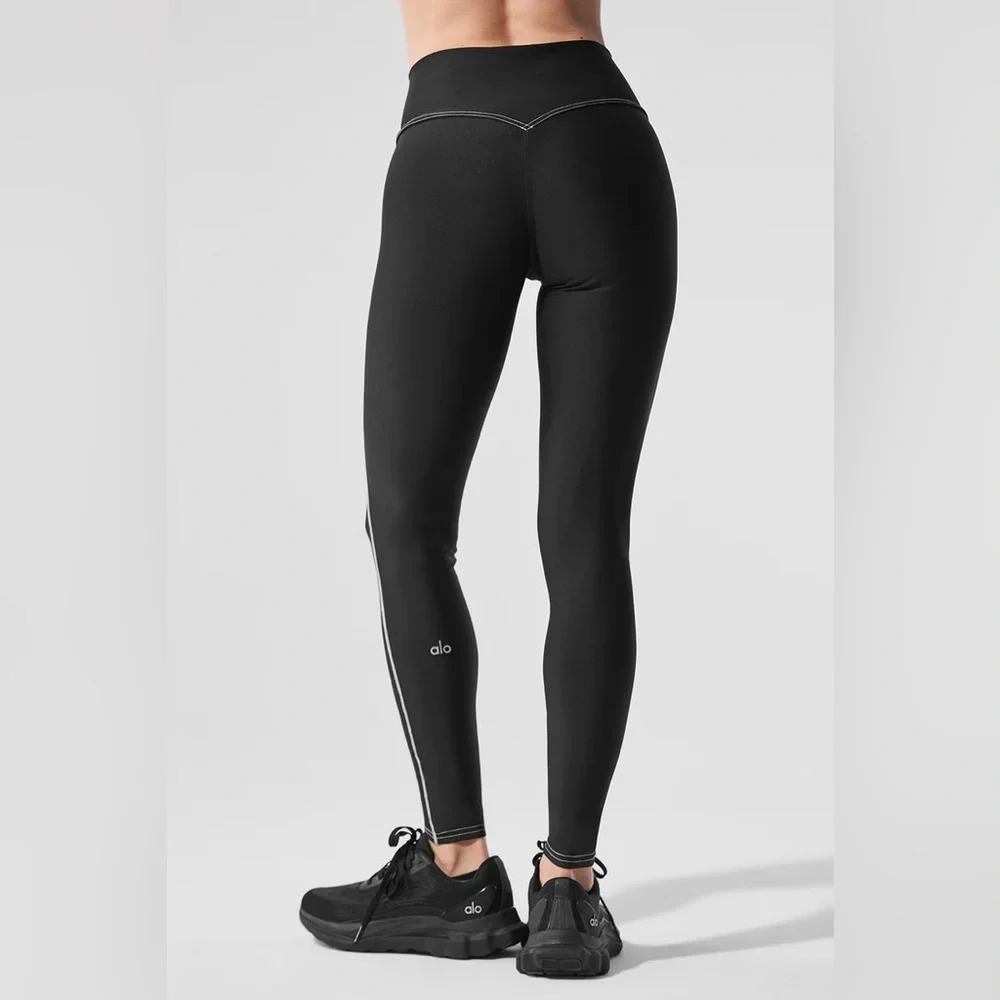 ALO Yoga black/white leggings 

Size XS - Picture 2 of 4